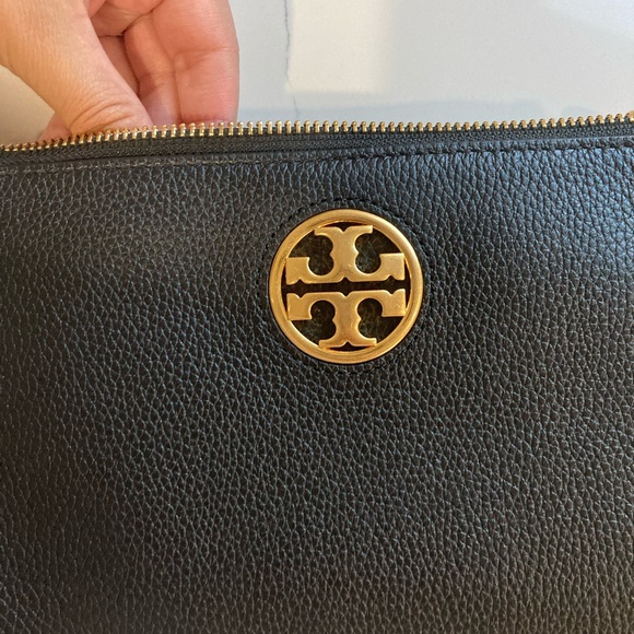 Tory Burch Carson Crossbody - Picture 2 of 5